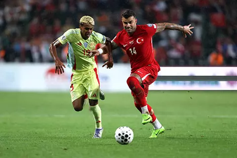 ثلاثية في كل شوط.. إسبانيا تكتسح تركيا بتصفيات كأس العالم 2026